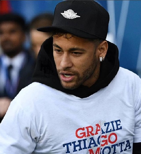 Neymar não sai do banco do PSG contra o Al-Nassr de Cristiano Ronaldo