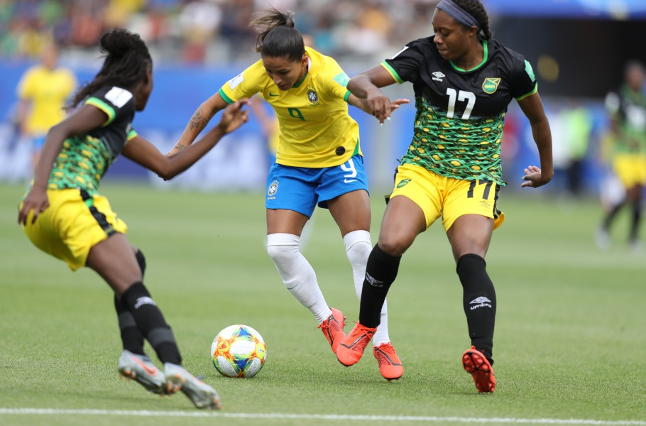 “Periferia da bola” mostra seu valor na primeira Copa do Mundo Feminina