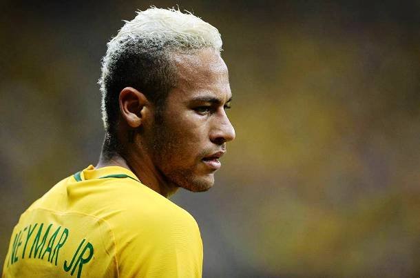 Neymar Jr. passa por cirurgia nesta quinta-feira (02) em Belo Horizonte